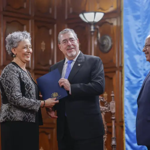 Cada embajador presentó al Presidente a su equipo que lo acompañará en el consulado. ,Foto SCSPR