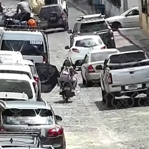 Accidente en motocicleta  ,Captura de pantalla video PMT Antigua Guatemala..