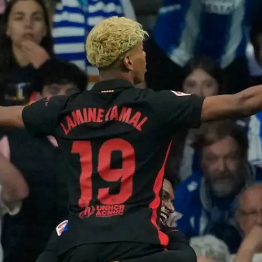 Lamine Yamal celebrando el gol que da título de La Liga al Barcelona  