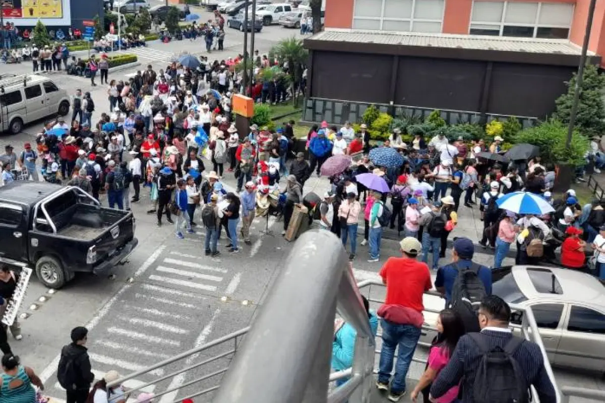 Un grupo de docentes se reúne en el km. 4.5 de la ruta al Atlántico., Eliseo de León/EU