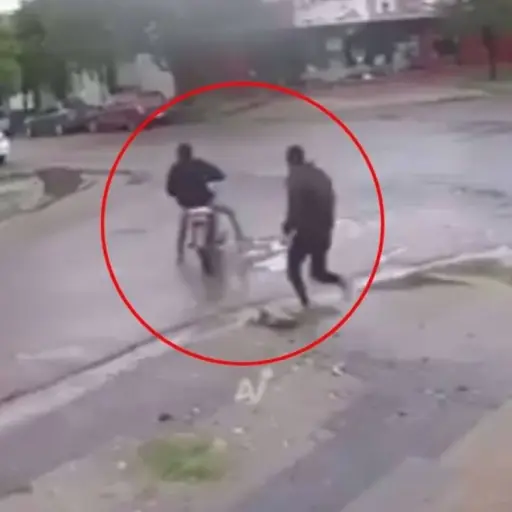 Ladrones huyen quemados. ,Captura de pantalla video X.