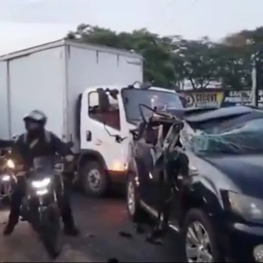 Los conductores de un camión y un vehículo particular estuvieron involucrados en el accidente. ,PMT de Villa Nueva