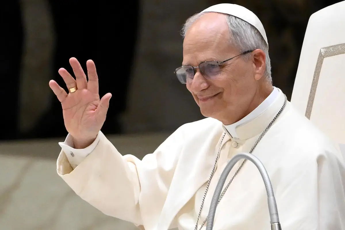 Papa León XIV saludando, EFE