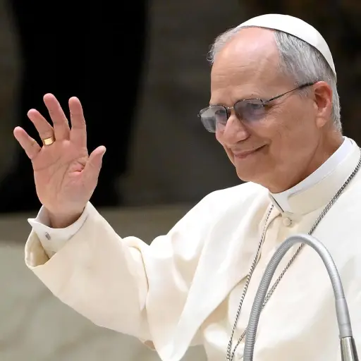 Papa León XIV saludando ,EFE