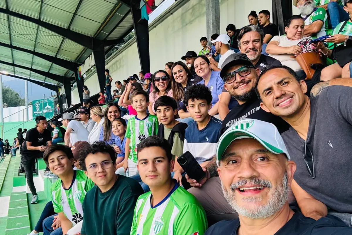 Afición de Antigua GFC en el estadio Pensativo 