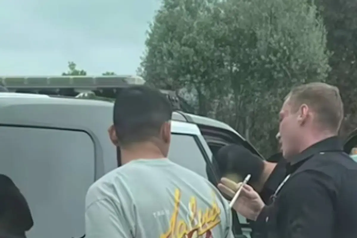 Supuesto migrante guatemalteco detenido , Captura de pantalla video X.
