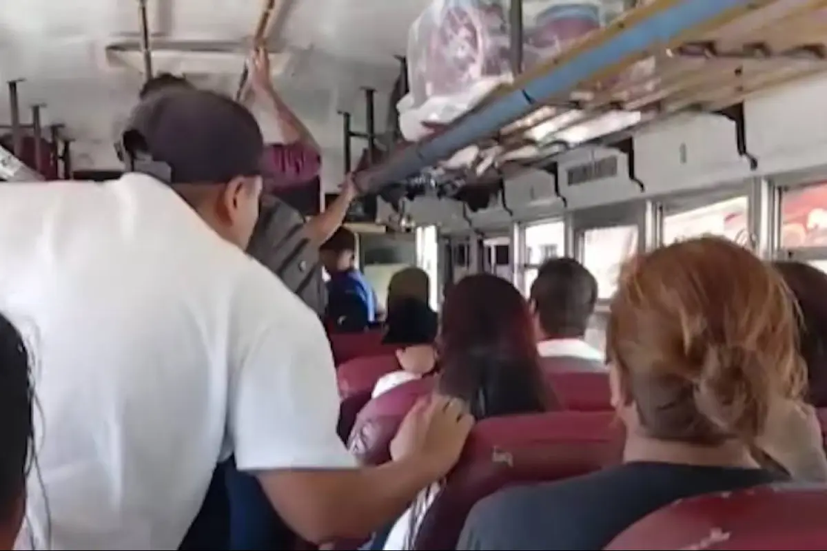 Carteristas en bus rumbo a Ciudad Quetzal., Captura de pantalla video X.