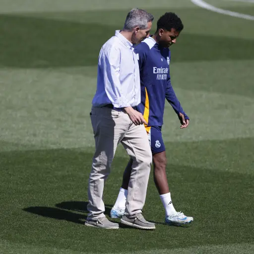 Rodrygo se retira del entrenamiento del Real Madrid - EFE