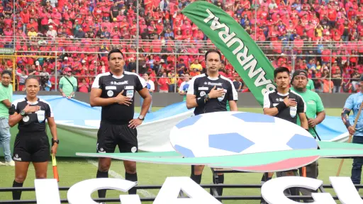Árbitros para las finales del Clausura 2025 de Liga Guate Banrural 
