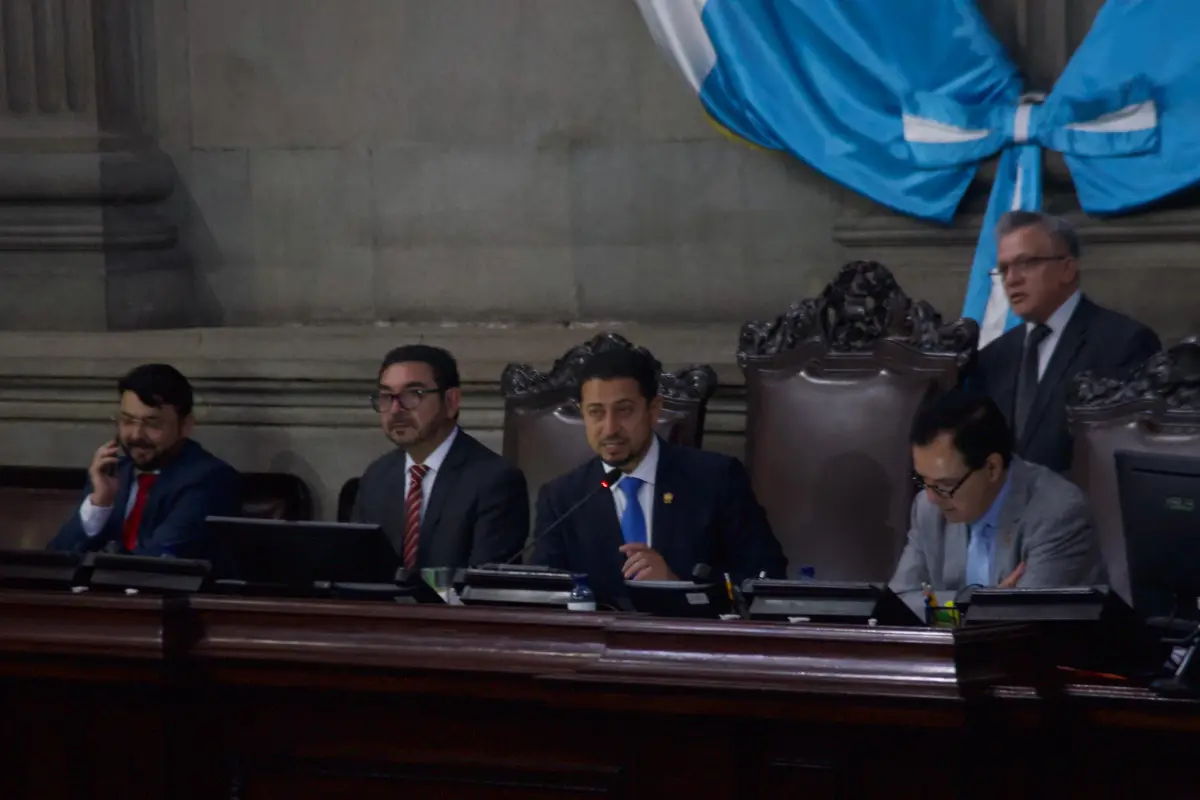 Integrantes de la junta directiva durante la sesión plenaria de este martes 13 de mayo., Omar Solís/Emisoras Unidas