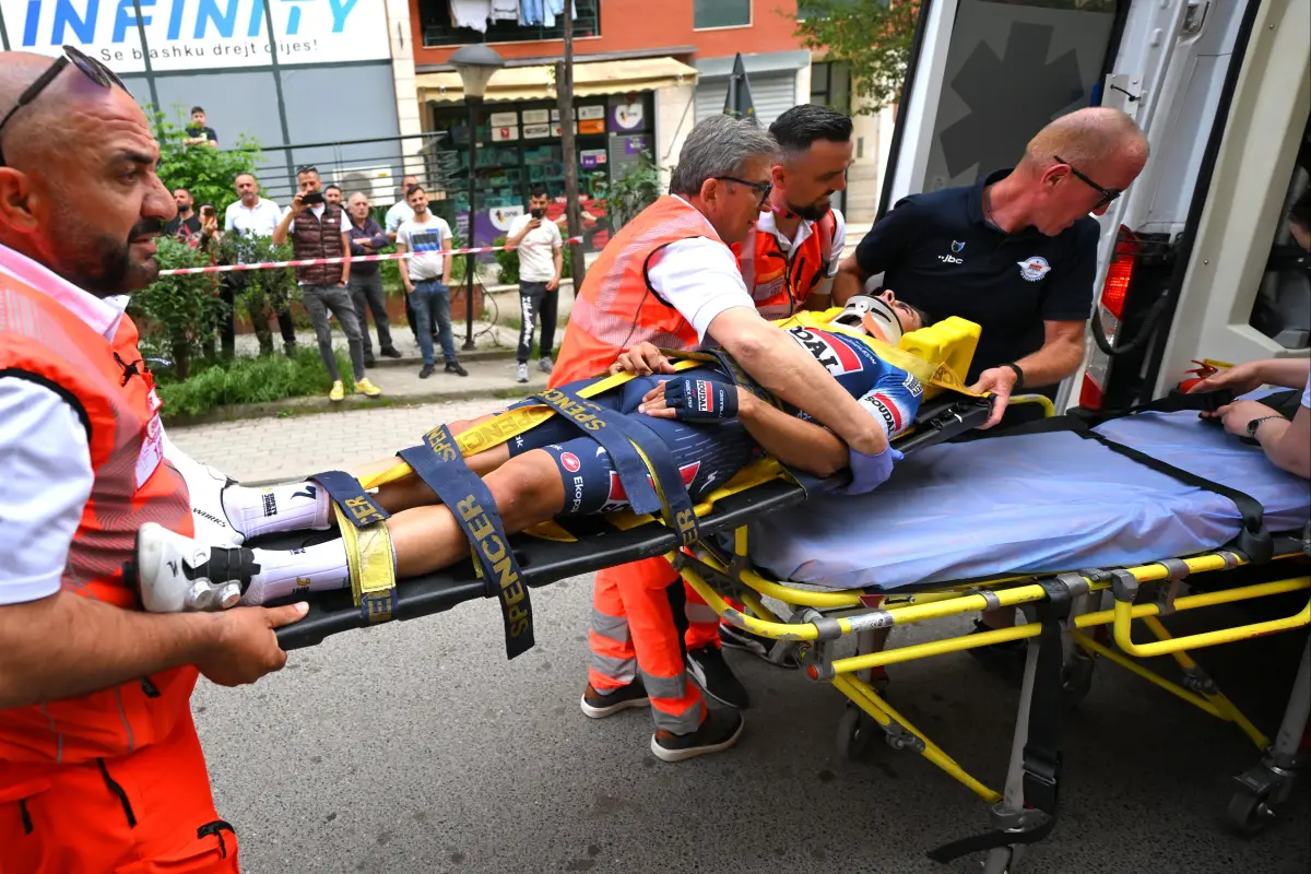 Ciclista sufre grave caída en el Giro de Italia - Getty Images