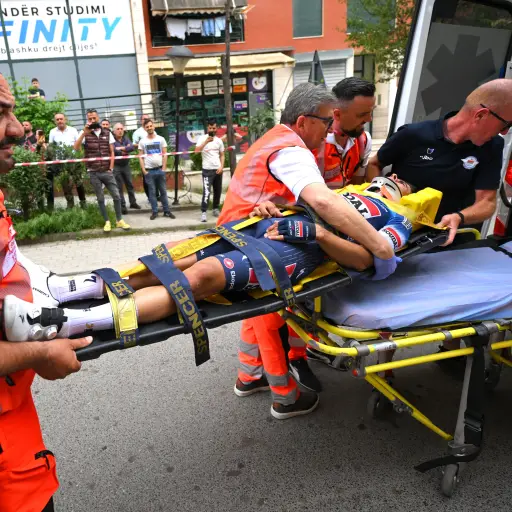 Ciclista sufre grave caída en el Giro de Italia - Getty Images