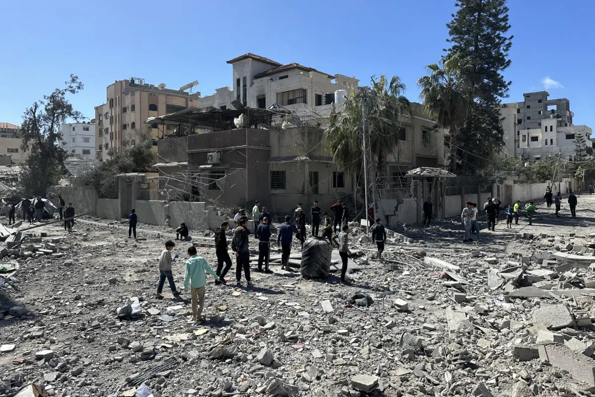 Foto de archivo de una casa bombardeada por el Ejército israeli en el barrio de Sabra en la ciudad de Gaza, norte de la franja,  EFE/ Ahmad Awad
