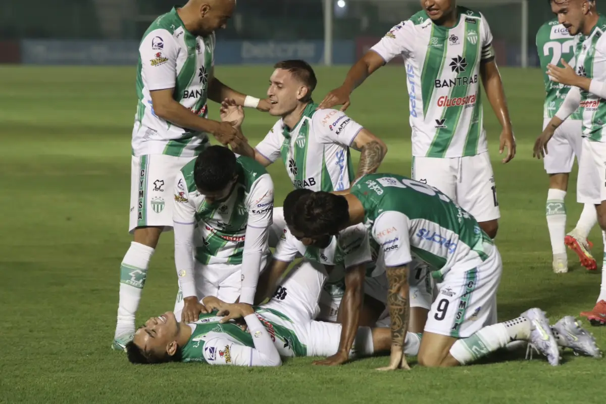 Celebración de Antigua GFC ante Cobán Imperial - Liga Guate Banrural