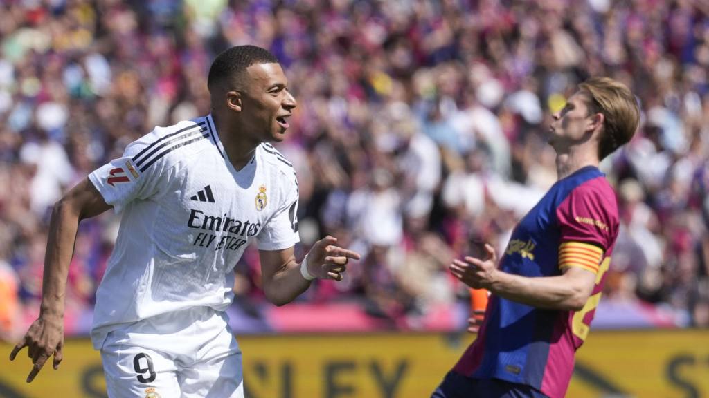 Partido entre Barcelona y Real Madrid por la jornada 35 de La Liga española | EFE
