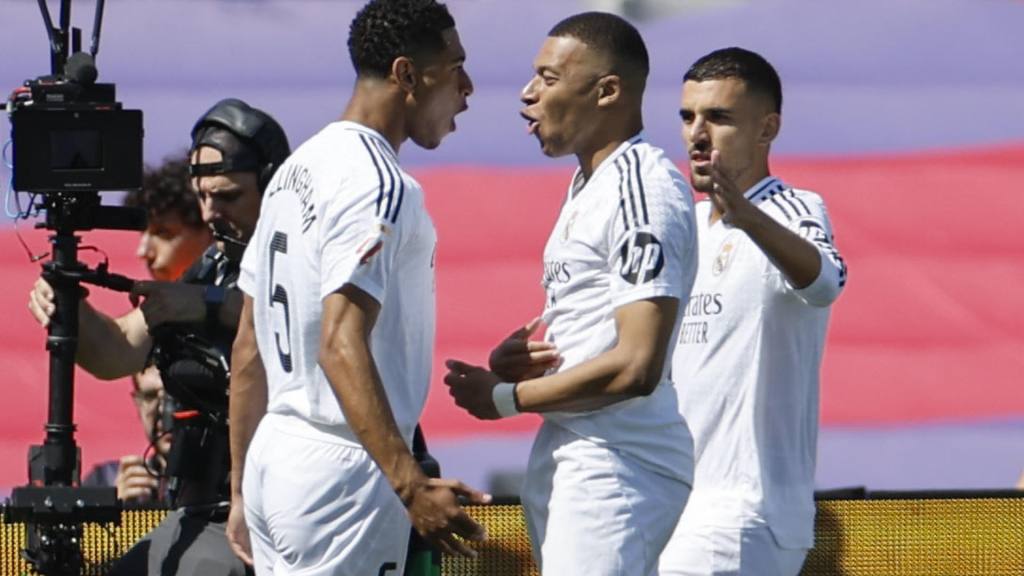 Partido entre Barcelona y Real Madrid por la jornada 35 de La Liga española | EFE