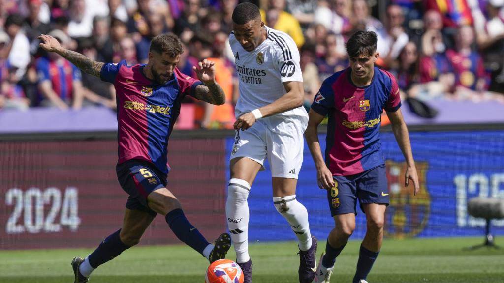 Partido entre Barcelona y Real Madrid por la jornada 35 de La Liga española | EFE