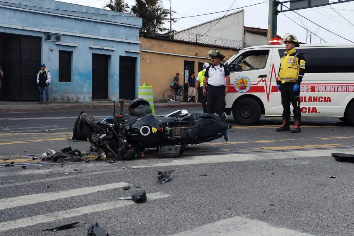 El motorista fallecido no ha sido identificado., Bomberos Voluntarios