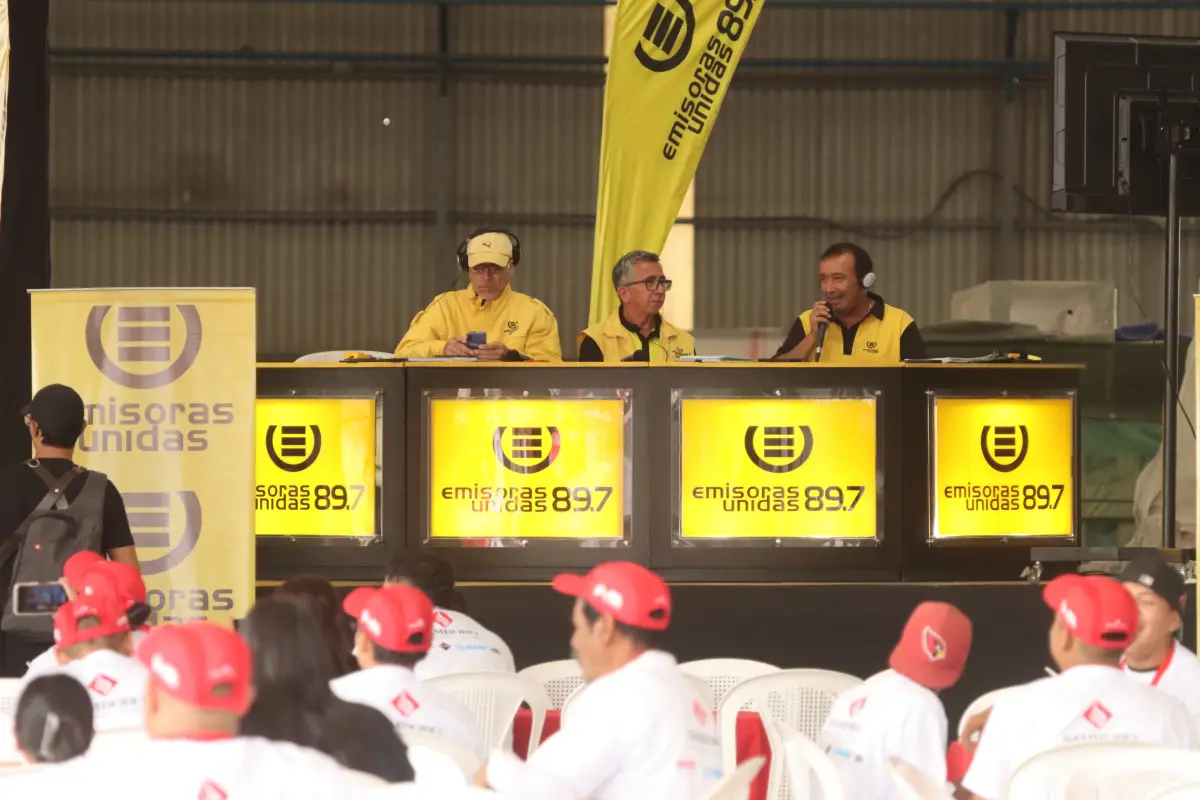 Las voces de El Mejor Equipo transmiten el clásico español desde Samboro, Villa Nueva. 