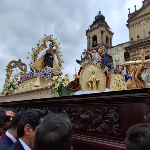 La procesión de la Virgen del Socorro a su salida de la santa iglesia Catedral Metropolitana. ,Alex Meoño/Emisoras Unidas
