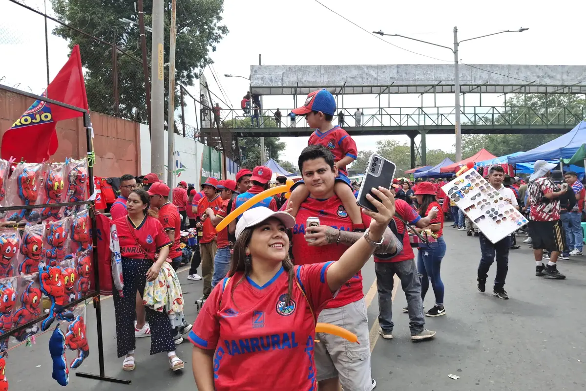 Afición de Municipal abarrotan el estadio El Trébol 