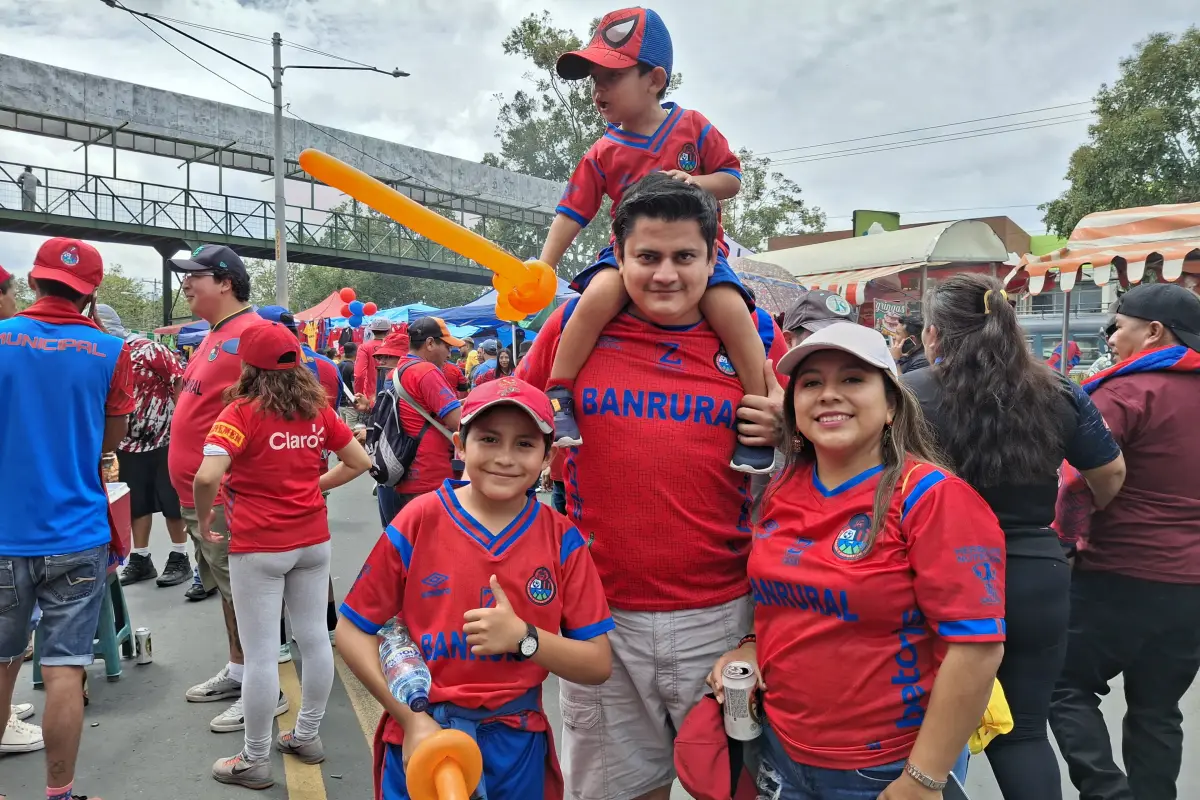 Afición de Municipal abarrota el estadio El Trébol 