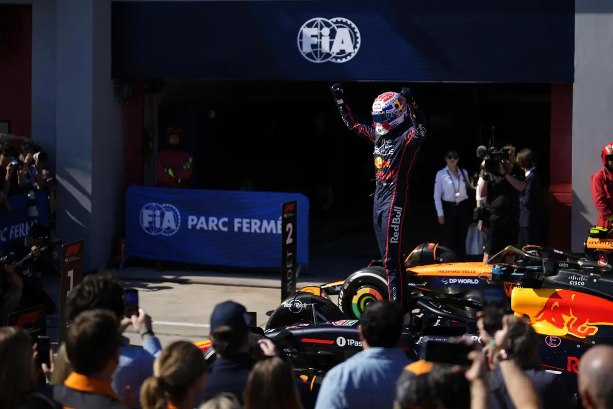 El piloto neerlandés Max Verstappen volvió a demostrar su jerarquía en la Fórmula 1 al llevarse la victoria en el Gran Premio de Emilia-Romagna, séptima fecha del Mundial 2025 - EFE