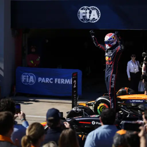 El piloto neerlandés Max Verstappen volvió a demostrar su jerarquía en la Fórmula 1 al llevarse la victoria en el Gran Premio de Emilia-Romagna, séptima fecha del Mundial 2025 - EFE