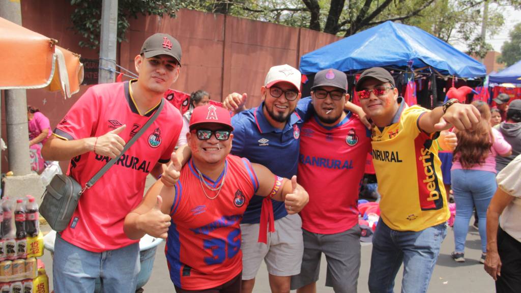 Afición de Municipal previo a la final de vuelta del Clausura 2025 ante Antigua GFC | Alex Meoño