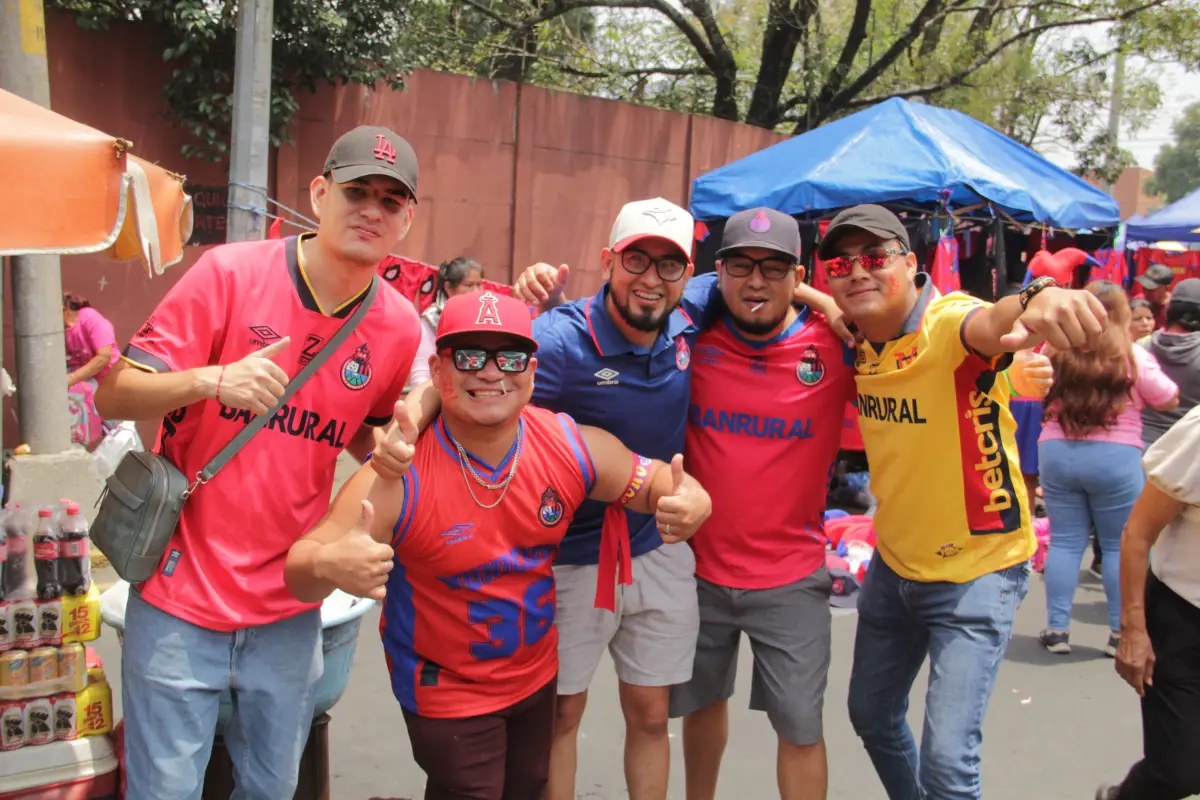 Afición de Municipal previo a la final de vuelta del Clausura 2025 ante Antigua GFC - Alex Meoño