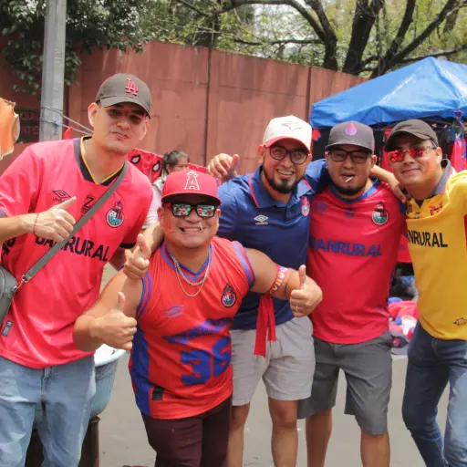 Afición de Municipal previo a la final de vuelta del Clausura 2025 ante Antigua GFC - Alex Meoño