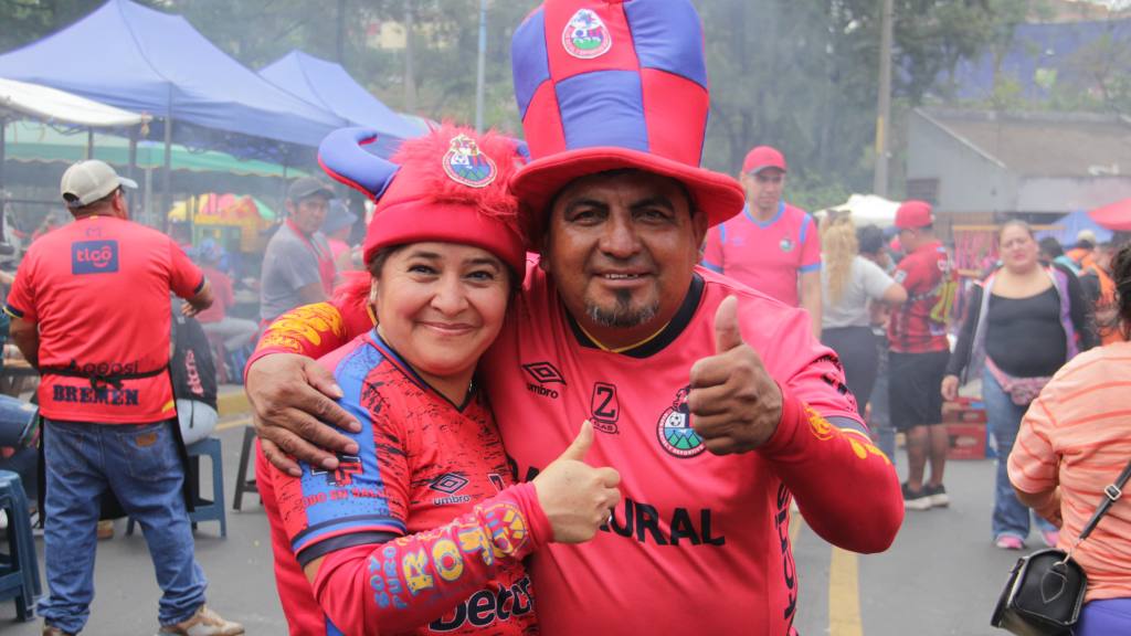 Afición de Municipal previo a la final de vuelta del Clausura 2025 ante Antigua GFC | Alex Meoño