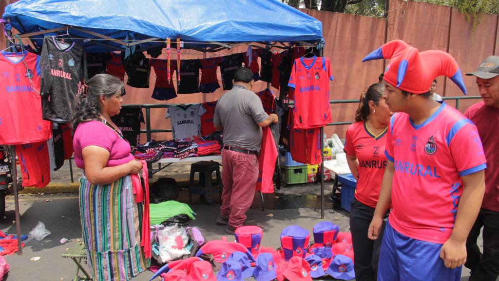 Afición de Municipal previo a la final de vuelta del Clausura 2025 ante Antigua GFC | Alex Meoño
