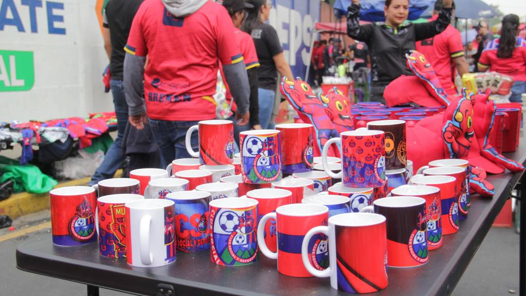 Afición de Municipal previo a la final de vuelta del Clausura 2025 ante Antigua GFC | Alex Meoño