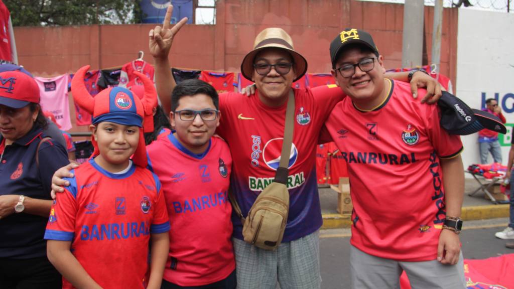 Afición de Municipal previo a la final de vuelta del Clausura 2025 ante Antigua GFC | Alex Meoño