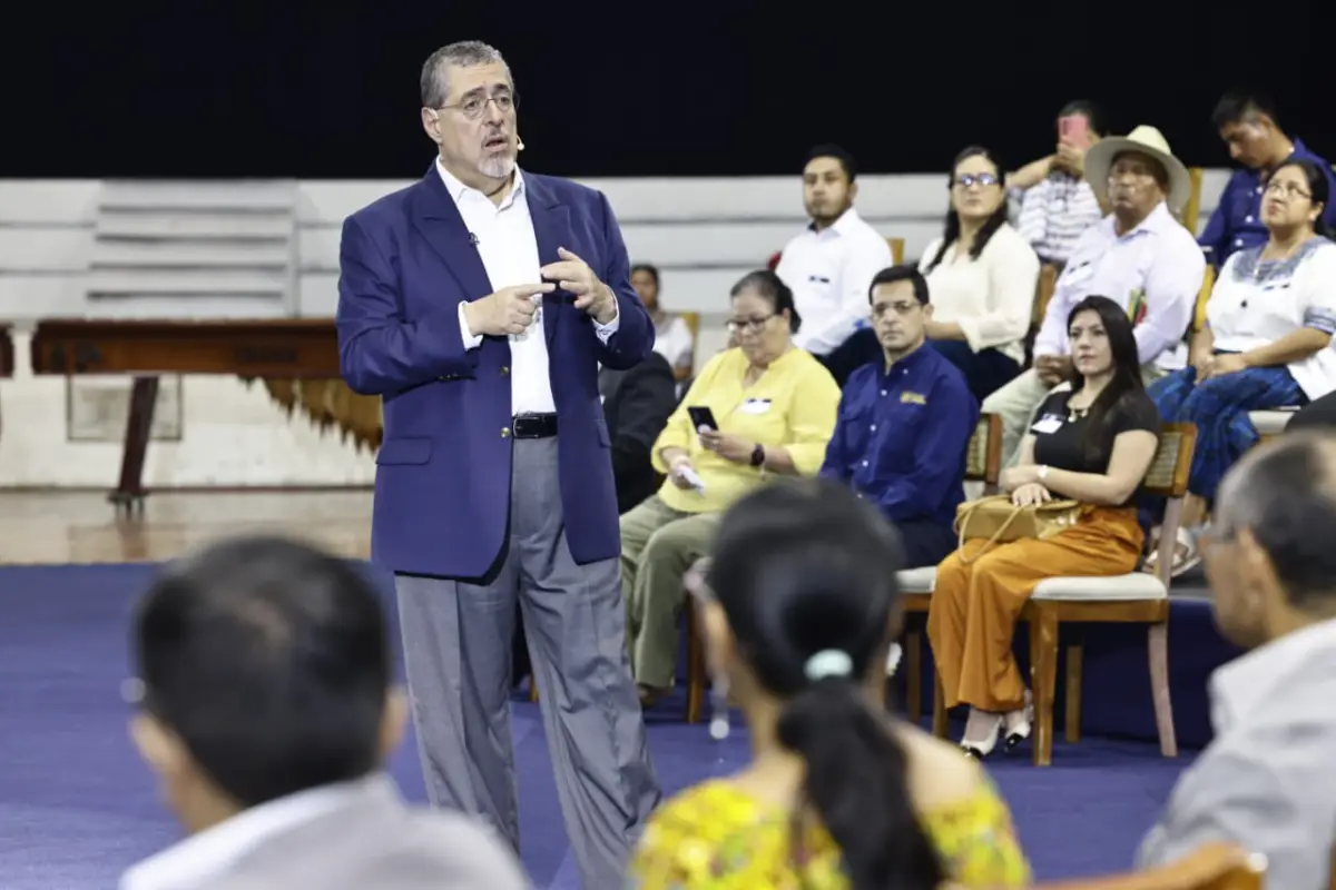 El mandatario Bernardo Arévalo respondió a las preguntas en Cobán, Alta Verapaz., Cortesía. 