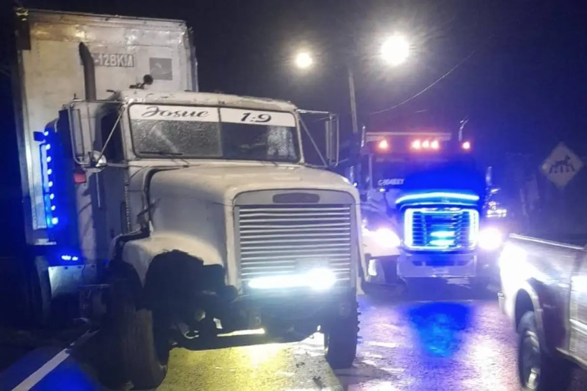 Una colisión ocurrió en el km. 17.5 de la ruta Interamericana., PMT de Mixco