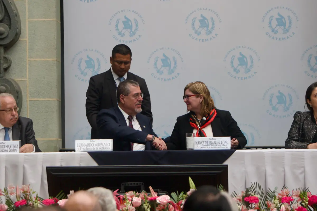 Las autoridades de la CorteIDH y funcionarios de Guatemala, incluido el presidente Bernardo Arévalo, es reunieron en el Palacio Nacional., Omar Solís/Emisoras Unidas