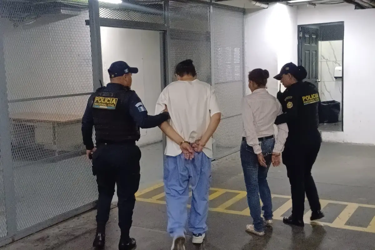 Un enfermero y una paciente fueron detenidos en el interior del Hospital General San Juan de Dios., Foto PNC