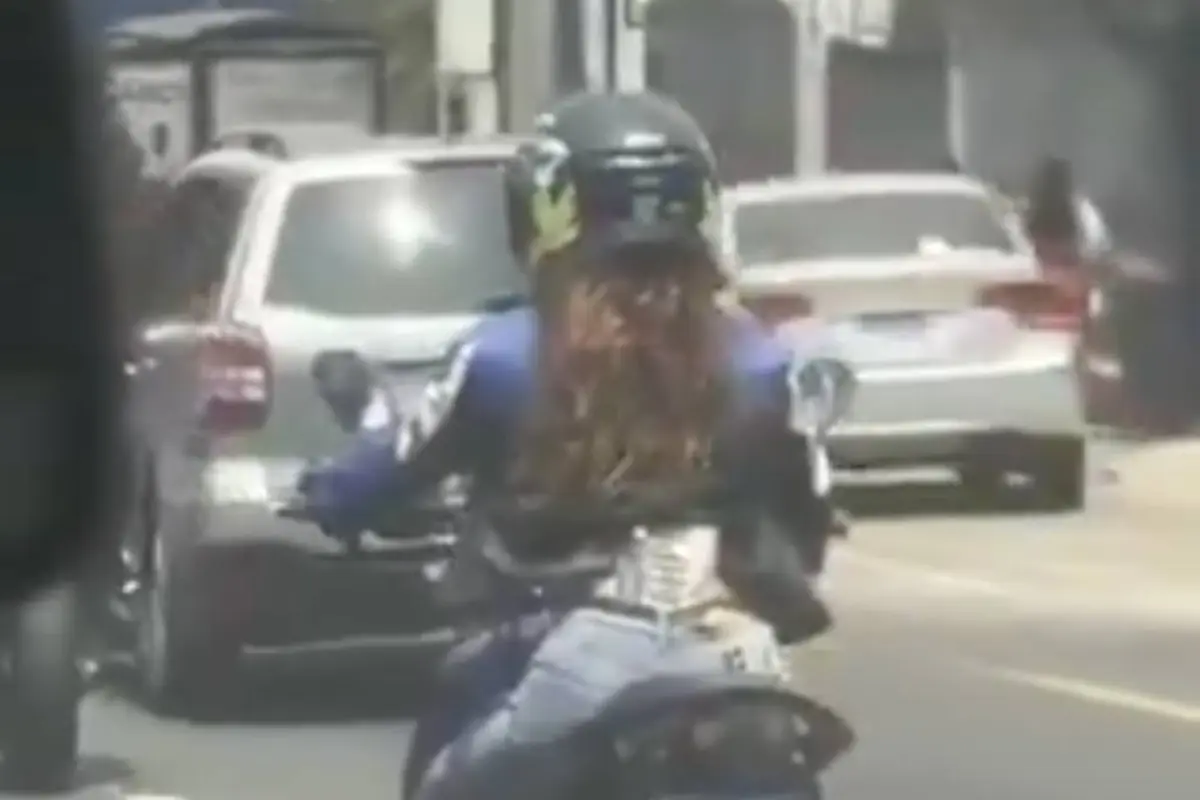 Graban a motorista en la Roosevelt. , Captura de pantalla video X.