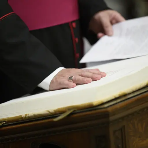 ¿Por qué cambian de nombre los papas?  ,EFE