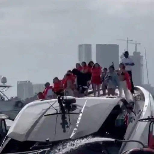 Yate Lamborghini de lujo se hunde en Miami ,Captura de pantalla video X.