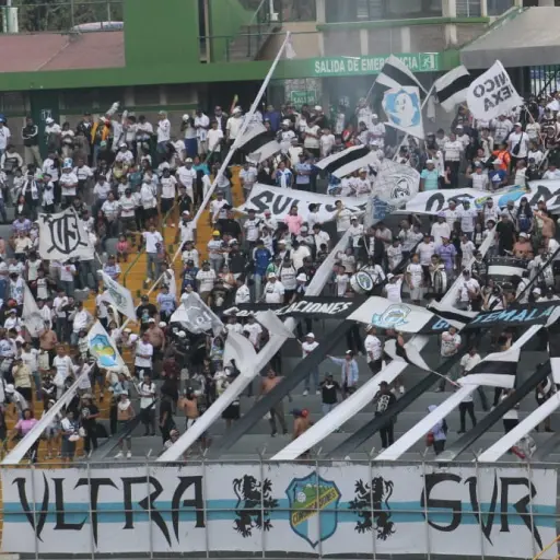 Afición de Comunicaciones durante el partido ante Deportivo Marquense 