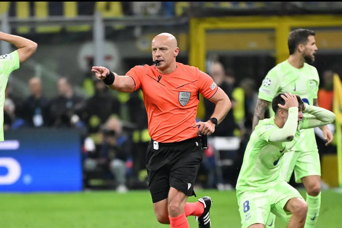 Szymon Marciniak, árbitro del partido entre Inter y Barcelona - EFE