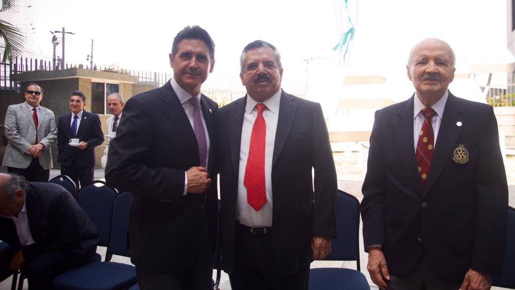 Conmemoran centenario del Club Rotario en izada de la bandera de Guatemala | Omar Solís