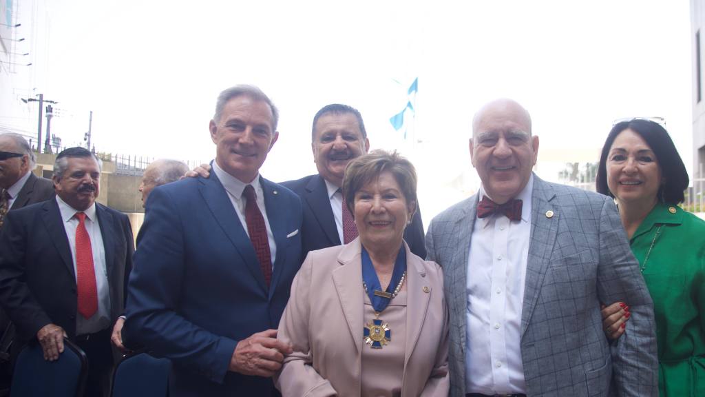 Conmemoran centenario del Club Rotario en izada de la bandera de Guatemala | Omar Solís