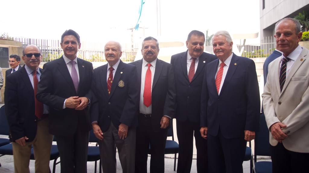 Conmemoran centenario del Club Rotario en izada de la bandera de Guatemala | Omar Solís