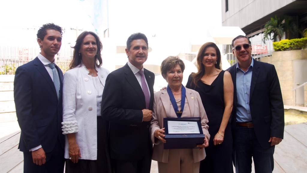 Conmemoran centenario del Club Rotario en izada de la bandera de Guatemala | Omar Solís