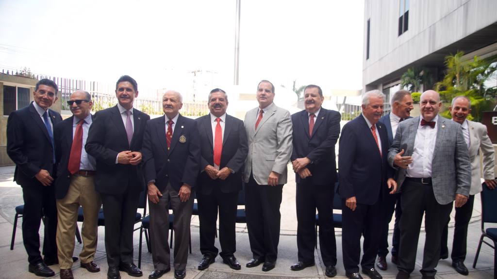 Conmemoran centenario del Club Rotario en izada de la bandera de Guatemala | Omar Solís