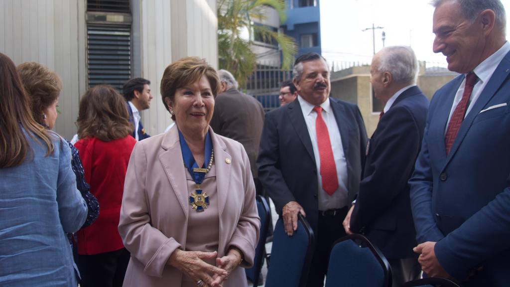 Conmemoran centenario del Club Rotario en izada de la bandera de Guatemala | Omar Solís